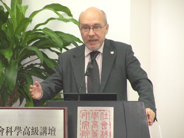 世界社会科学高级讲坛:Luk Van Langenhove教授主讲“为提升社会科学与社会的相关度而迈向一种新的关于社会科学的本体论”