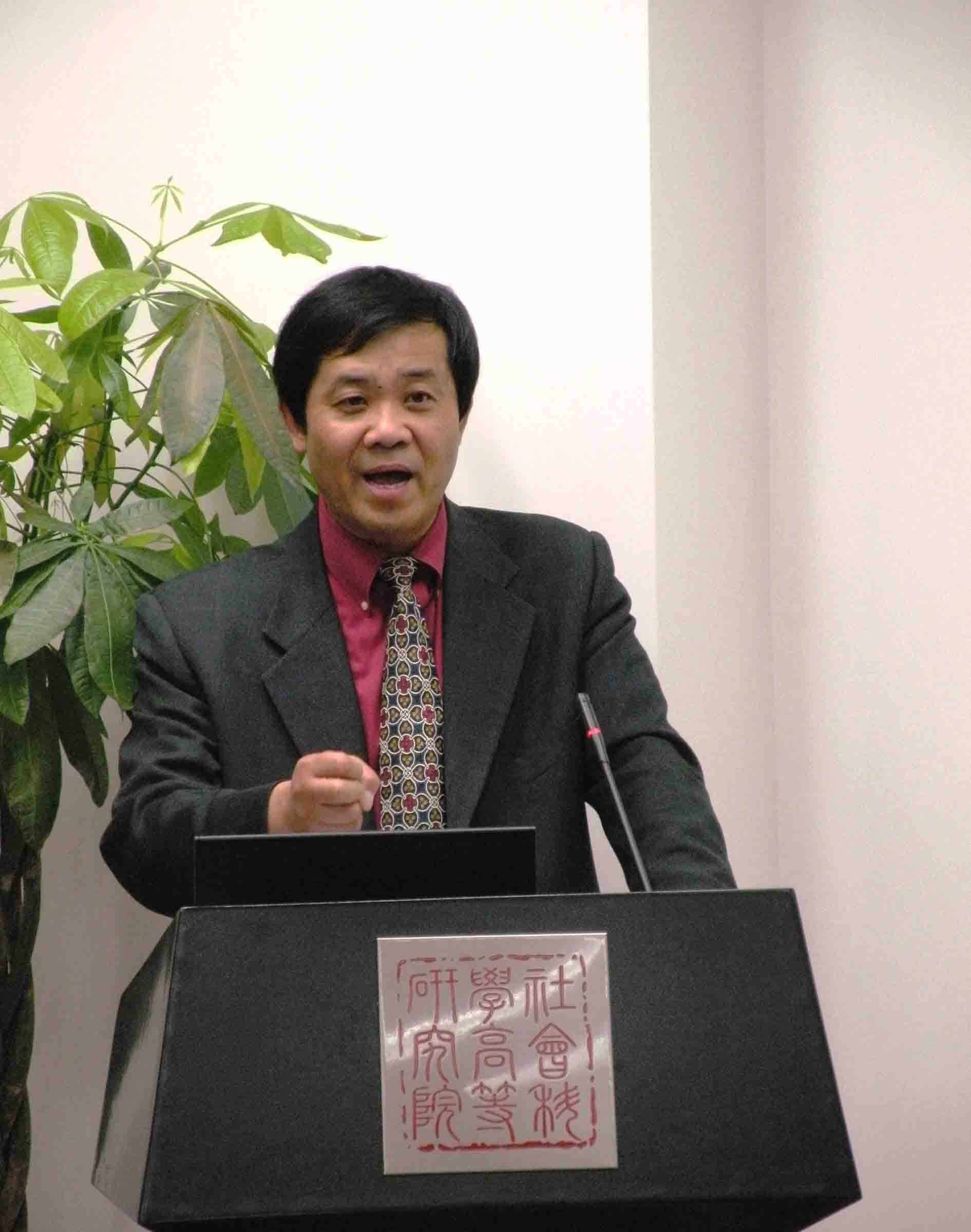 特聘教授就职讲演:郭苏建教授主讲“民主转型的理论与模式”