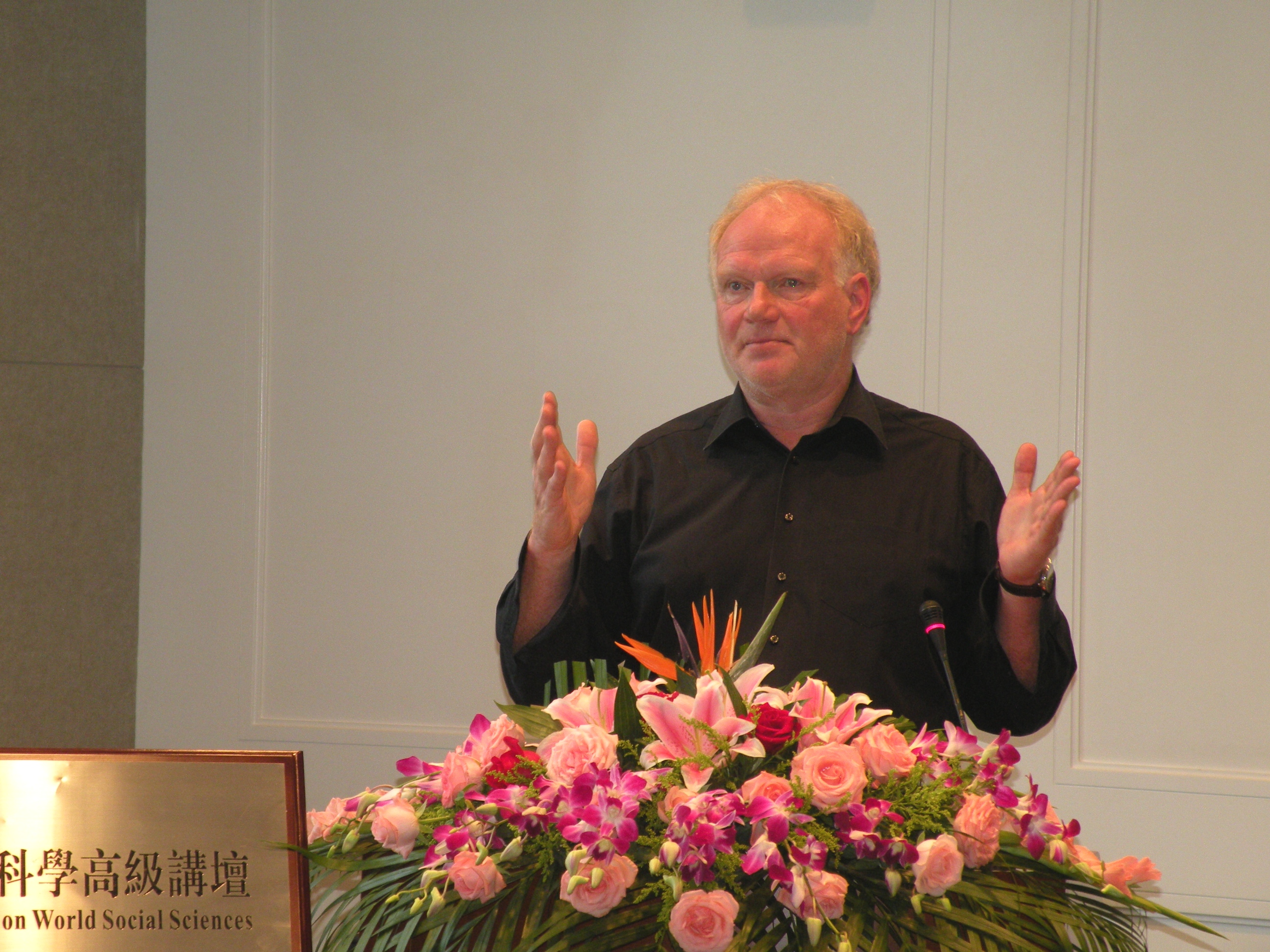 世界社会科学高级讲坛:Ulrich Beck教授主讲"风险社会的世界主义环节"