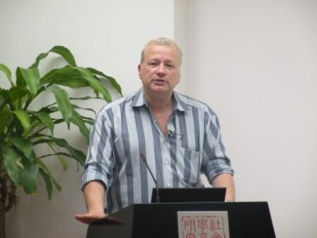 世界社会科学高级讲坛：Bradley Epps教授主讲“蒙混越界：性存在与跨国迁移”