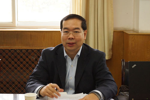 贺东航